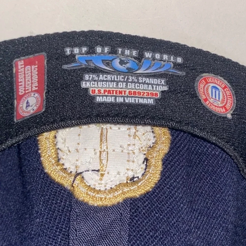 Notre Dame Fighting Irish Navy Blue Embroidered Logo Baseball Cap Hat Shamrock